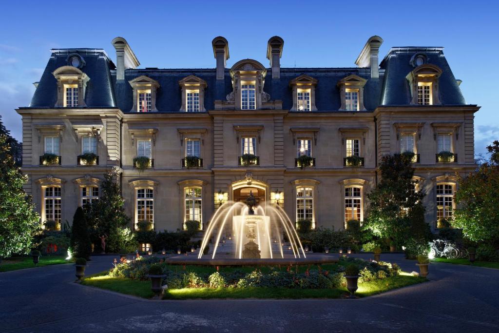 Best Hotels to book In Peris
